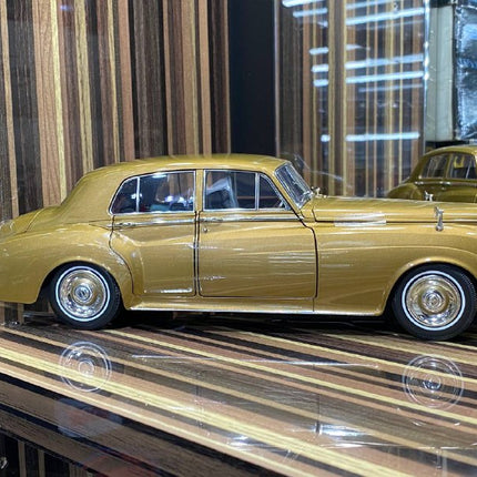 Minichamps 1/18 Bentley S2 1960 Gold Diecast Model Car - collectible scale model car