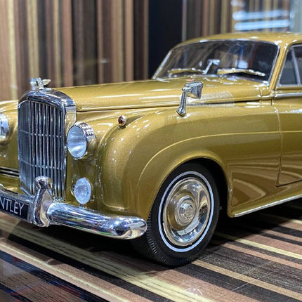 Minichamps 1/18 Bentley S2 1960 Gold Diecast Model Car - detailed die-cast style model