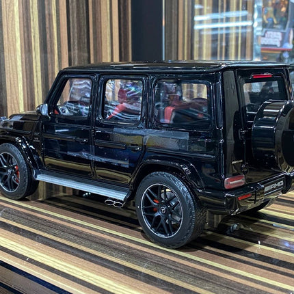 Minichamps Mercedes-Benz G 63 AMG 1:18 Diecast Model Car Black - scale model for display