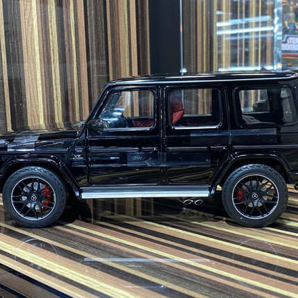 Minichamps Mercedes-Benz G 63 AMG 1:18 Diecast Model Car Black - detailed die-cast style model