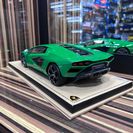 Lamborghini Countach LP 800-4 1:18 Green Resin Model Car MR - showroom-quality model replica