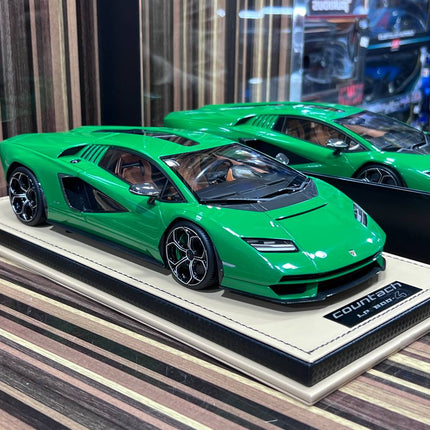 Lamborghini Countach LP 800-4 1:18 Green Resin Model Car MR - detailed collector display model