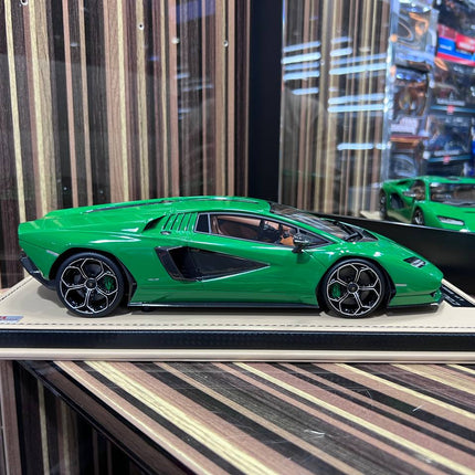 Lamborghini Countach LP 800-4 1:18 Green Resin Model Car MR - scale model for display