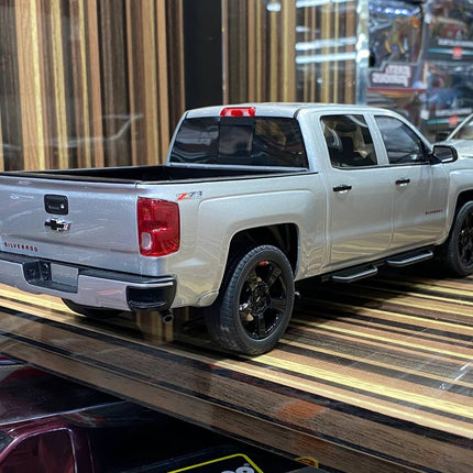 GT Spirit Chevrolet Silverado 1:18 Resin Scale Model Car Silver - detailed die-cast style model