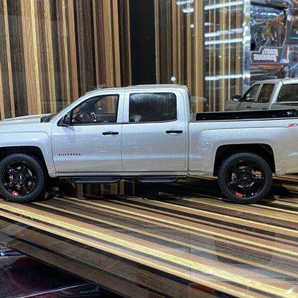 GT Spirit Chevrolet Silverado 1:18 Resin Scale Model Car Silver - scale model for display