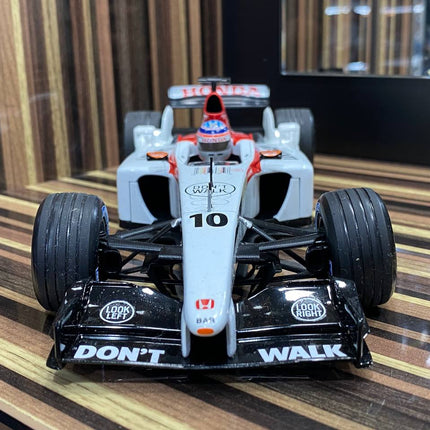 Minichamps 1/18 Honda 3000 B.A.R. Formula 1 White Diecast Model - collectible scale model car