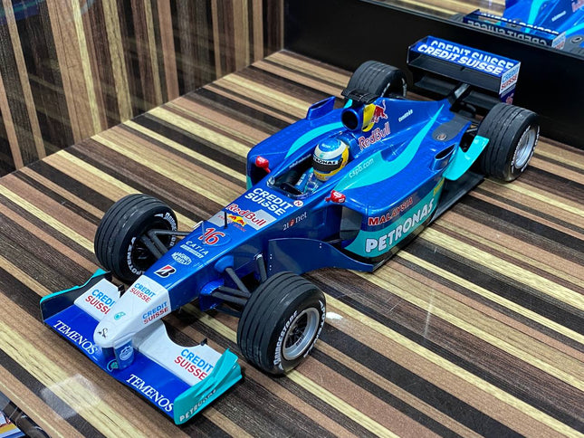 Minichamps Red Bull Sauber Petronas C20 N. Heidfeld Formula 1 1:18 Diecast Model Blue - studio product photo of the scale mod
