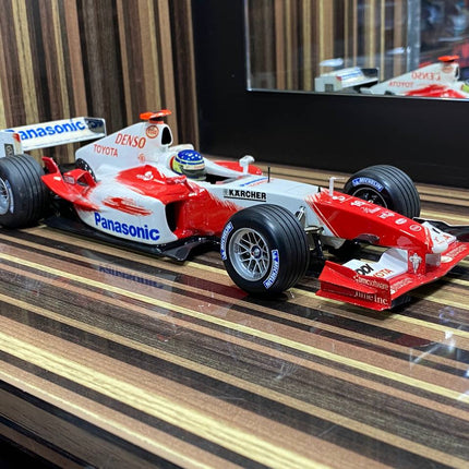 Minichamps Panasonic Toyota Racing TF104 C. Da Matta Formula 1 1:18 Diecast Model Car - detailed collector display model