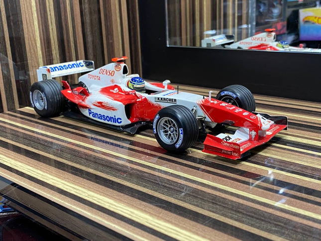 Minichamps Panasonic Toyota Racing TF104 C. Da Matta Formula 1 1:18 Diecast Model Car - detailed collector display model