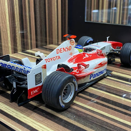 Minichamps Panasonic Toyota Racing TF104 C. Da Matta Formula 1 1:18 Diecast Model Car - scale model for display