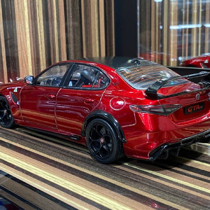 Solido Alfa Romeo Giulia GTA M 1:18 Red Diecast Model Car - hand-finished display model