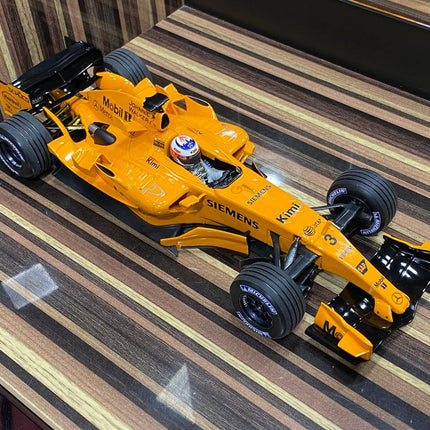 Minichamps McLaren Mercedes MP4-21 Kimi Raikkonen 2006 1:18 Diecast Model Orange - collectible scale model car