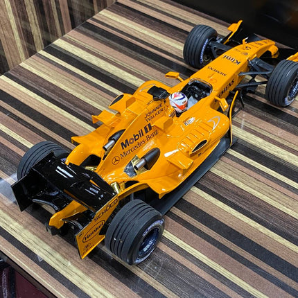 Minichamps McLaren Mercedes MP4-21 Kimi Raikkonen 2006 1:18 Diecast Model Orange - premium collector scale model