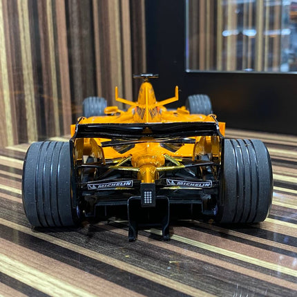 Minichamps McLaren Mercedes MP4-21 Kimi Raikkonen 2006 1:18 Diecast Model Orange - detailed die-cast style model