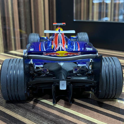 Minichamps 1/18 Red Bull Racing RB2 D. Coulthard 2006 Formula 1 Blue Diecast Model Car - scale model collectible piece