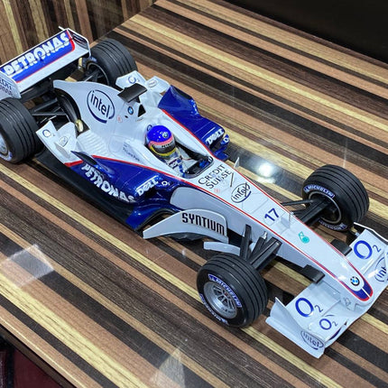 Minichamps 1/18 BMW Sauber F1.06 J. Villeneuve 2006 White Diecast Model - collectible scale model car