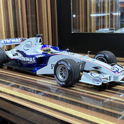 Minichamps 1/18 BMW Sauber F1.06 J. Villeneuve 2006 White Diecast Model - detailed collector display model