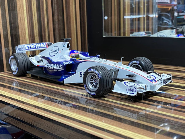 Minichamps 1/18 BMW Sauber F1.06 J. Villeneuve 2006 White Diecast Model - detailed collector display model