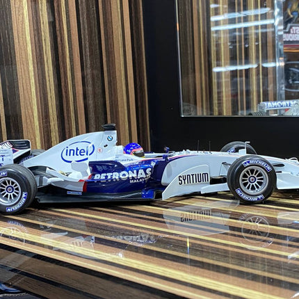 Minichamps 1/18 BMW Sauber F1.06 J. Villeneuve 2006 White Diecast Model - premium collector scale model