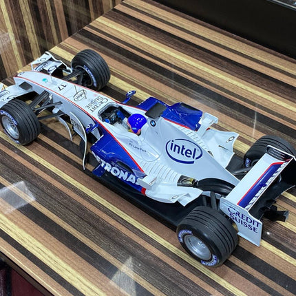 Minichamps 1/18 BMW Sauber F1.06 J. Villeneuve 2006 White Diecast Model - showroom-quality model replica