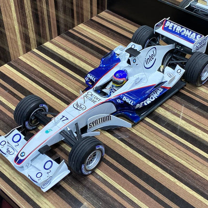 Minichamps 1/18 BMW Sauber F1.06 J. Villeneuve 2006 White Diecast Model - scale model collectible piece