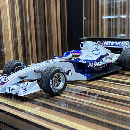 Minichamps 1/18 BMW Sauber F1.06 J. Villeneuve 2006 White Diecast Model - hand-finished display model