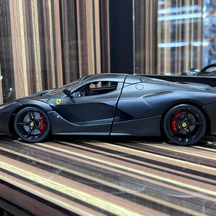 Bburago Ferrari LaFerrari 1:18 Diecast Model Car Black Signature Series - collectible scale model car