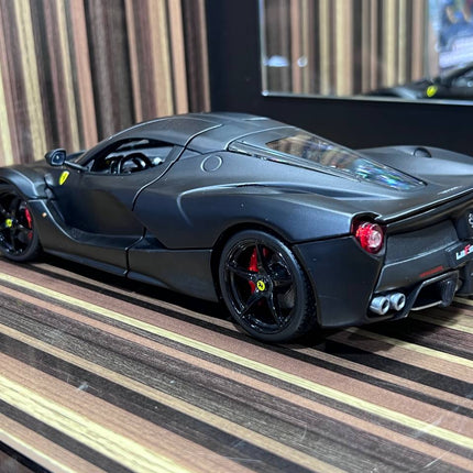 Bburago Ferrari LaFerrari 1:18 Diecast Model Car Black Signature Series - premium collector scale model
