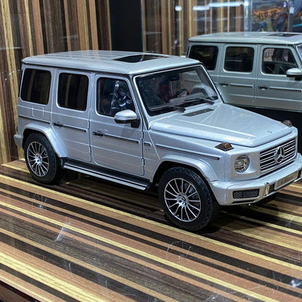 Minichamps 1/18 Mercedes-Benz G-Class 2018 Silver Diecast Model Car - detailed collector display model