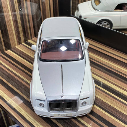 Kyosho Rolls-Royce Phantom Drophead Coupe White 1:18 Diecast Model Car - studio product photo of the scale model