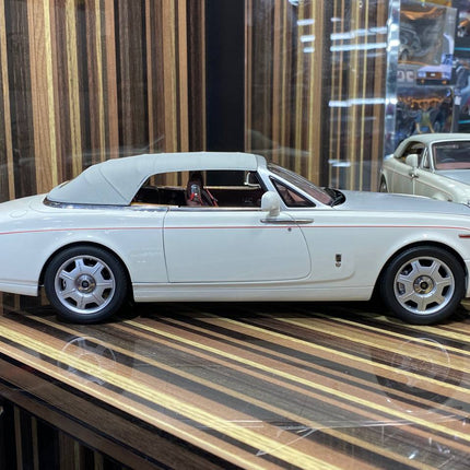 Kyosho Rolls-Royce Phantom Drophead Coupe White 1:18 Diecast Model Car - fine detailed model replica