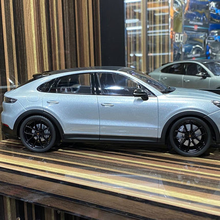 Minichamps Porsche Cayenne 1:18 Silver Diecast Model Car - collectible scale model car