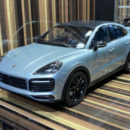 Minichamps Porsche Cayenne 1:18 Silver Diecast Model Car - collector edition scale model