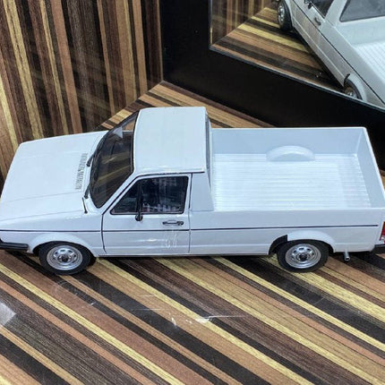 Solido 1/18 Diecast Volkswagen Caddy White - fine detailed model replica