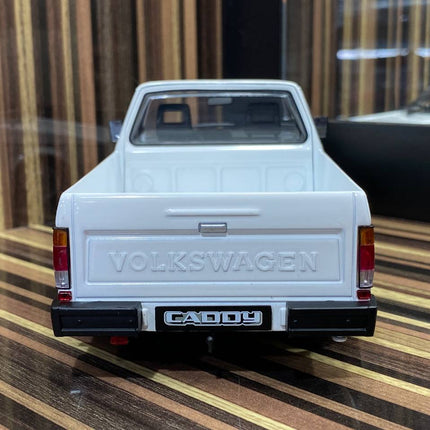 Solido 1/18 Diecast Volkswagen Caddy White - detailed die-cast style model