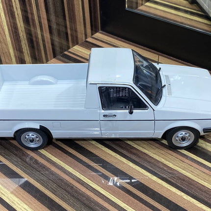 Solido 1/18 Diecast Volkswagen Caddy White - collector edition scale model
