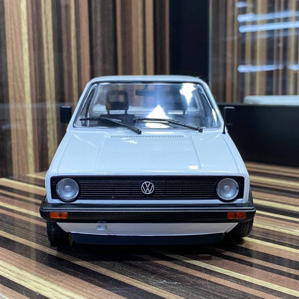 Solido 1/18 Diecast Volkswagen Caddy White - scale model collectible piece