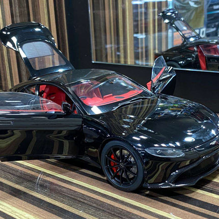 AutoArt Aston Martin Vantage 2019 Jet Black 1:18 Diecast Model Car - collector edition scale model