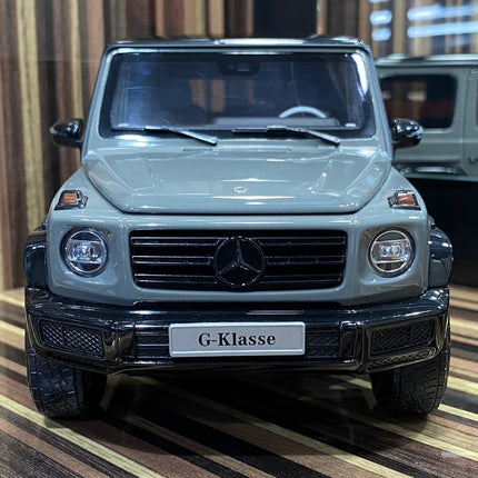 Minichamps 1/18 Mercedes-Benz G 63 AMG Line W463 Grey Diecast Model Car Dealer Edition - fine detailed model replica