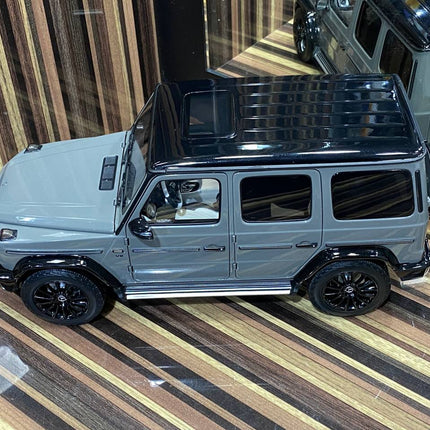 Minichamps 1/18 Mercedes-Benz G 63 AMG Line W463 Grey Diecast Model Car Dealer Edition - premium collector scale model