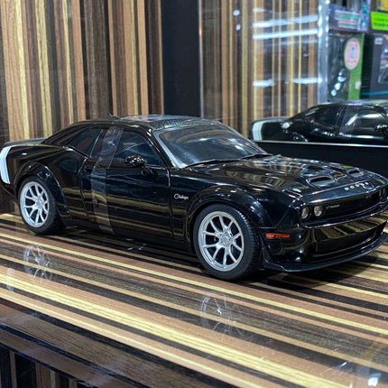 Solido Dodge Challenger SRT Widebody 2023 1:18 Diecast Model Car Black - detailed collector display model