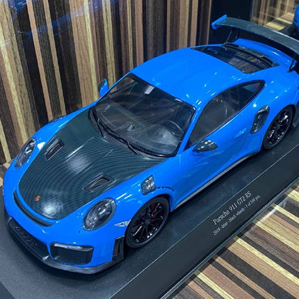 Minichamps Porsche 911 GT2 RS 2018 1:18 Blue Resin Model Car - collector edition scale model