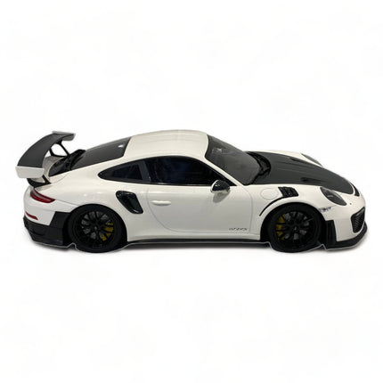 Minichamps Porsche 911 GT2 RS 2018 1:18 White Diecast Model Car - fine detailed model replica