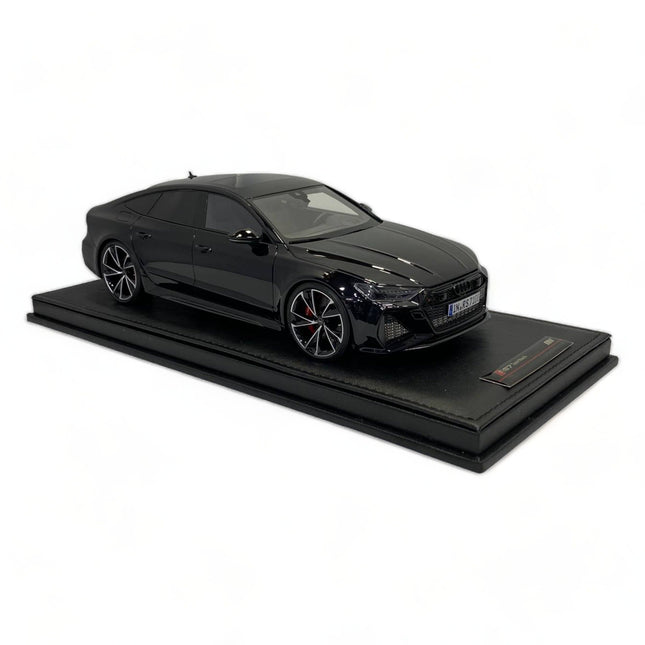 Motor Helix Audi RS 7 Avant 1:18 Diecast Model Car Black - studio product photo of the scale model