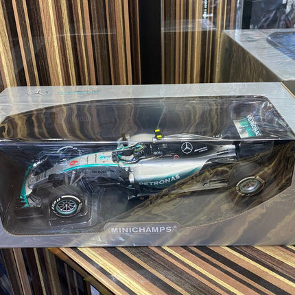 Minichamps Mercedes-Benz AMG Petronas F1 W06 Hybrid #6 N. Rosberg 2015 1/18 Diecast Model - premium collector scale model