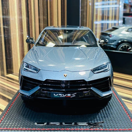 MR Collection Models Lamborghini URUS S 1/18 Resin Model Grigio Telesto - studio product photo of the scale model