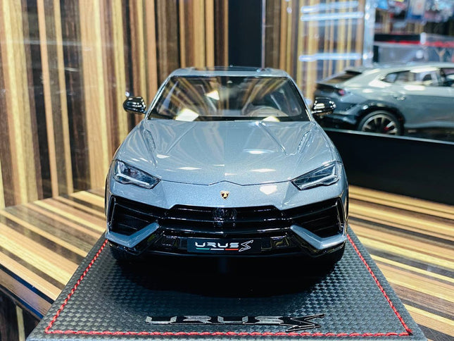 MR Collection Models Lamborghini URUS S 1/18 Resin Model Grigio Telesto - studio product photo of the scale model