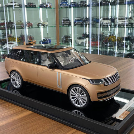 MotorHelix 1:18 Resin Land Rover Range Rover Sunset Gold Matt - detailed collector display model