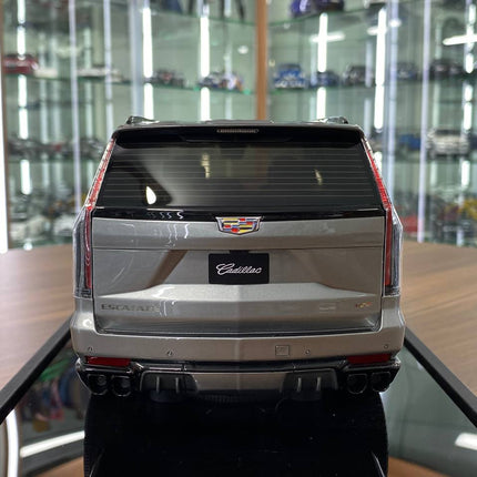 Detailed Silver MotorHelix Cadillac Escalade V 1:18 resin SUV model, sought-after collector car