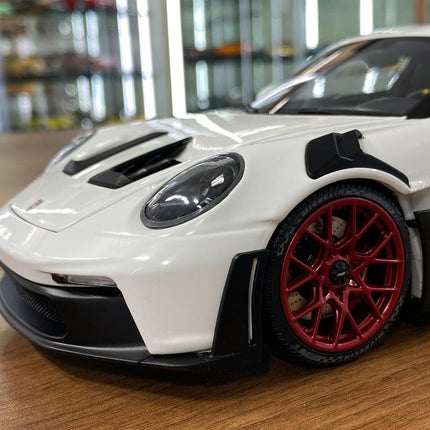 Minichamps Porsche 911 (992) GT3 RS 2022 Weissach Paket 1:18 Diecast Model Car White Red Wheels - detailed die-cast style mod